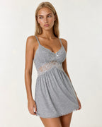 Babydoll de encaje con espalda transparente