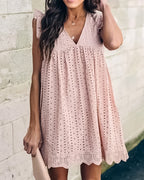 Vestido corto de encaje con volantes