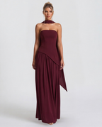 Vestido largo palabra de honor con pañuelo drapeado y abertura