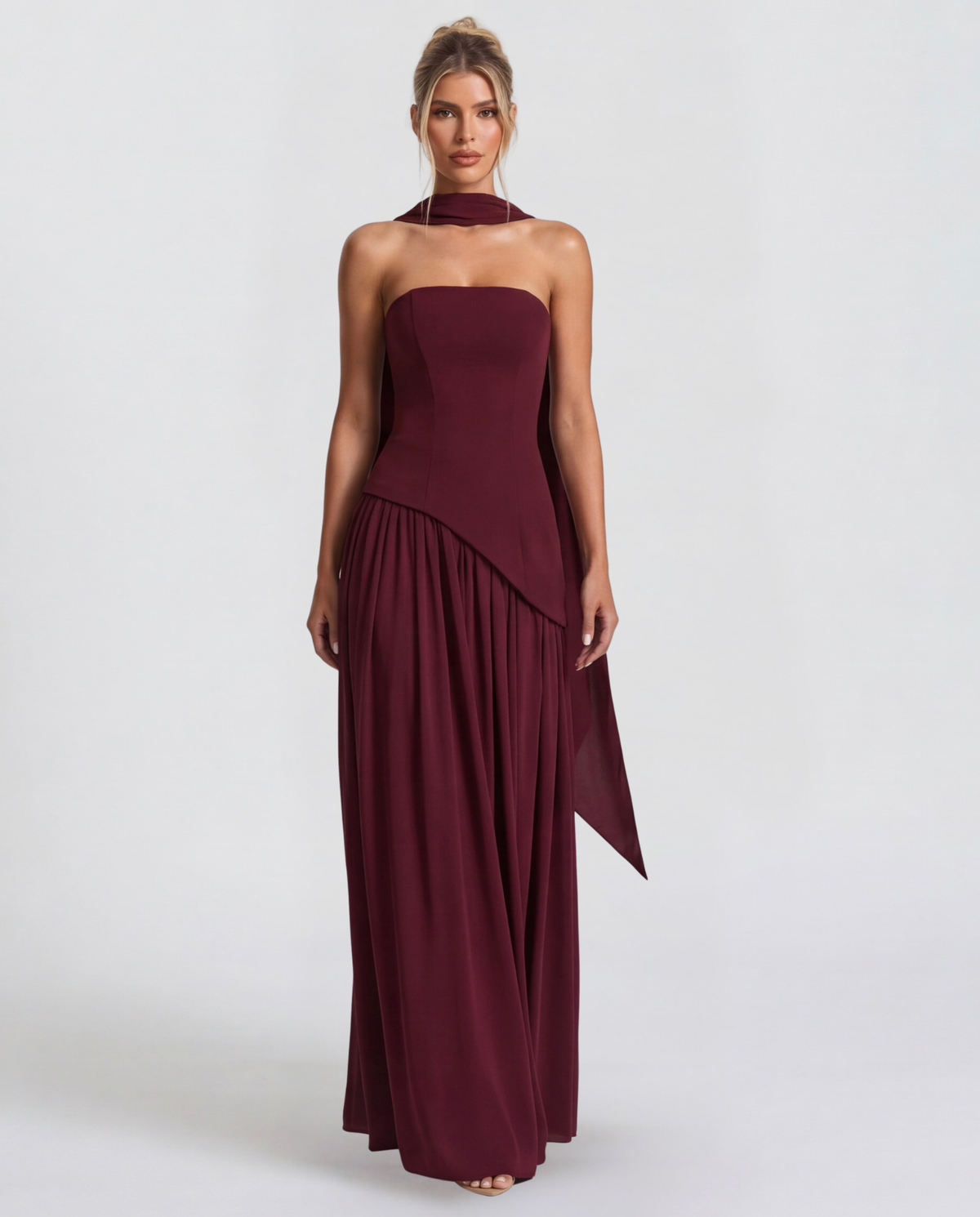 Vestido largo palabra de honor con pañuelo drapeado y abertura