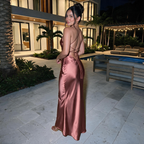 Vestido largo sirena de satén con escote corazón y espalda de lazada
