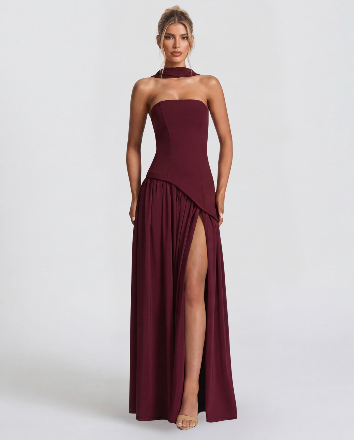 Vestido largo palabra de honor con pañuelo drapeado y abertura