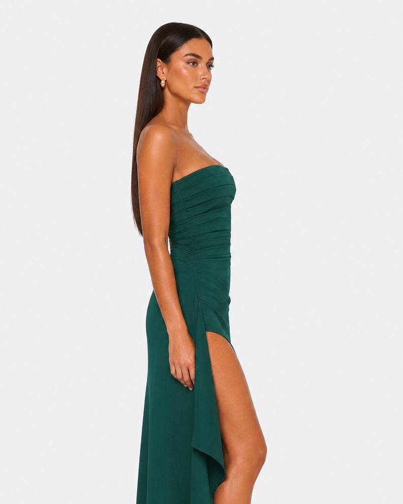 Vestido largo palabra de honor drapeado con abertura