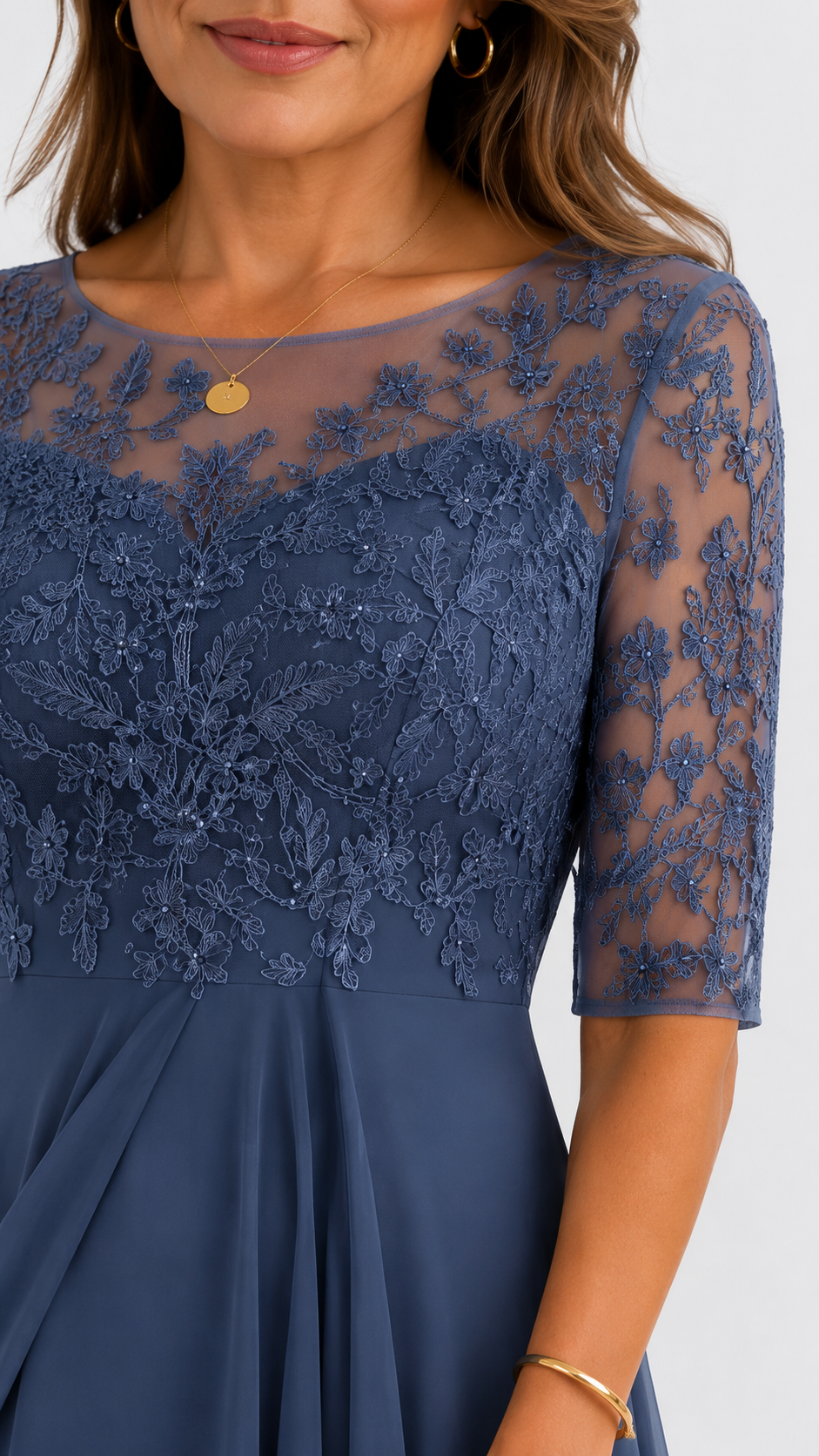 Vestido midi elegante con detalles de encaje