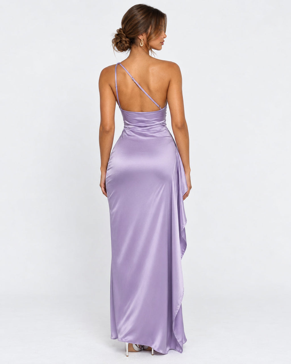 Vestido largo de satén asimétrico con abertura