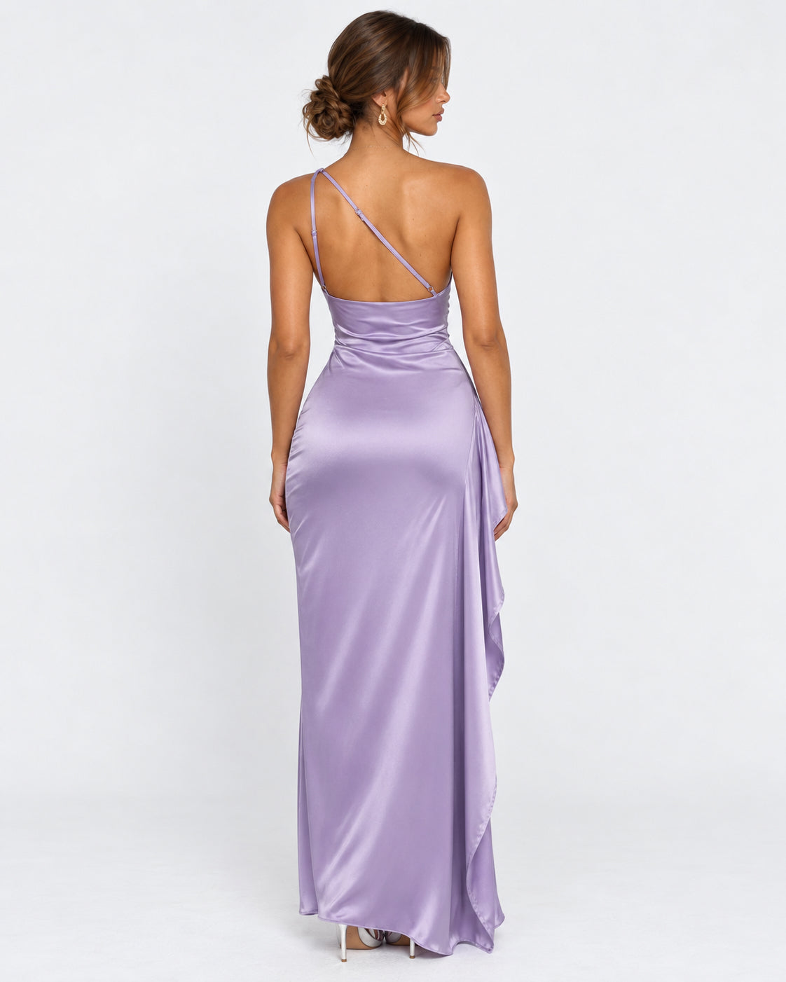 Vestido largo de satén asimétrico con abertura