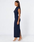 Vestido largo ajustado con hombreras y cuello alto