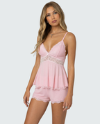 Pijama de escote en V con encaje, lazo y short
