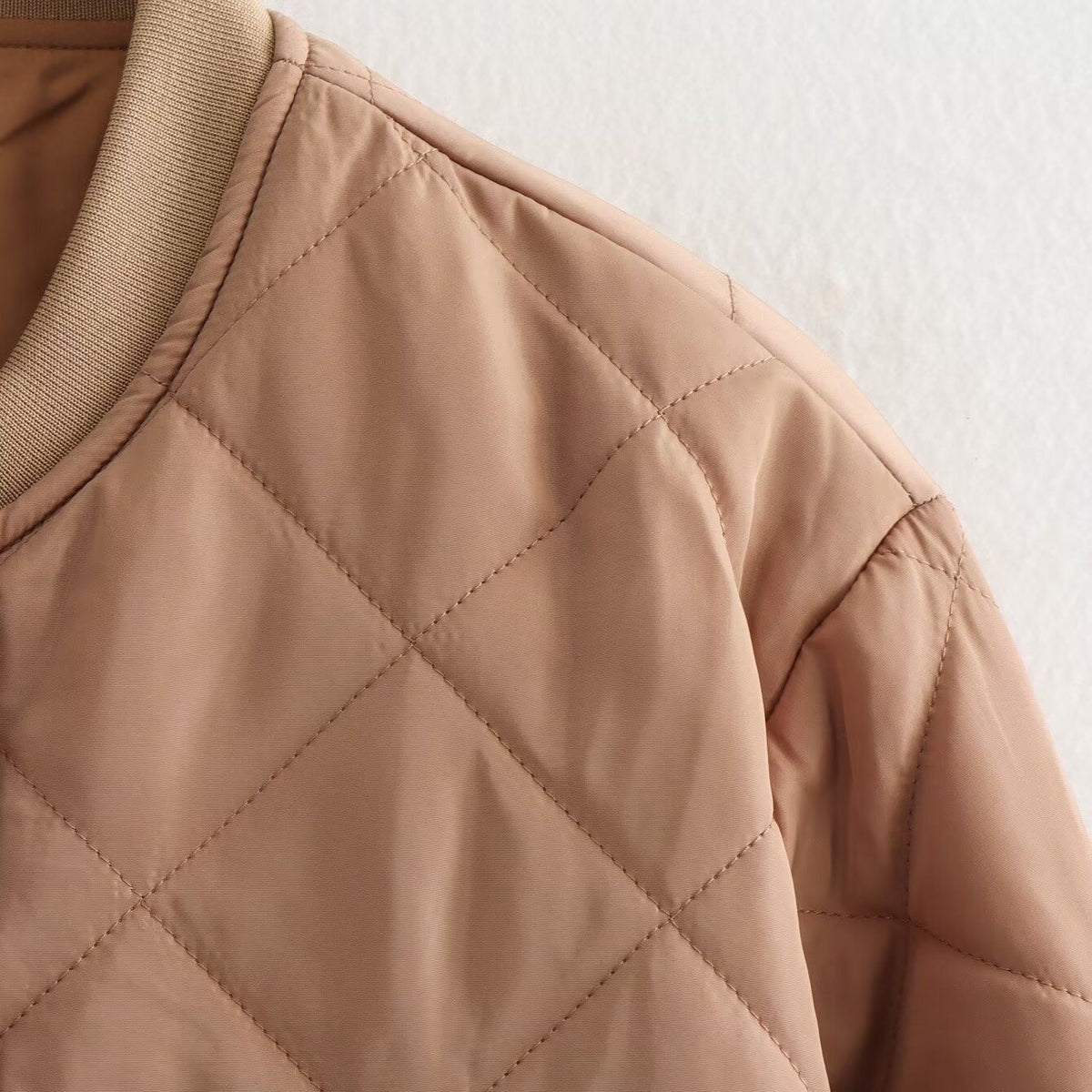 Fiona™ | Bomber acolchada con cuello redondo