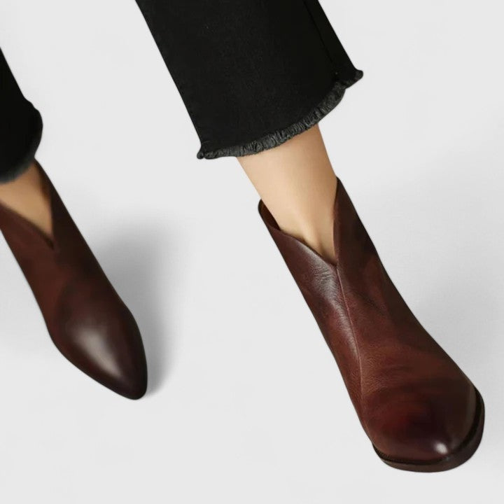 Ashley™ | Botines camperos de piel planos con punta fina