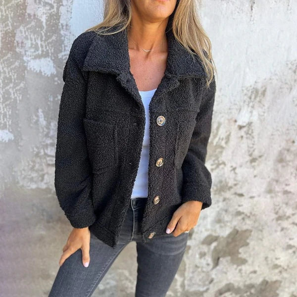 Willow™ | Chaqueta corta de borreguito con solapa y botones