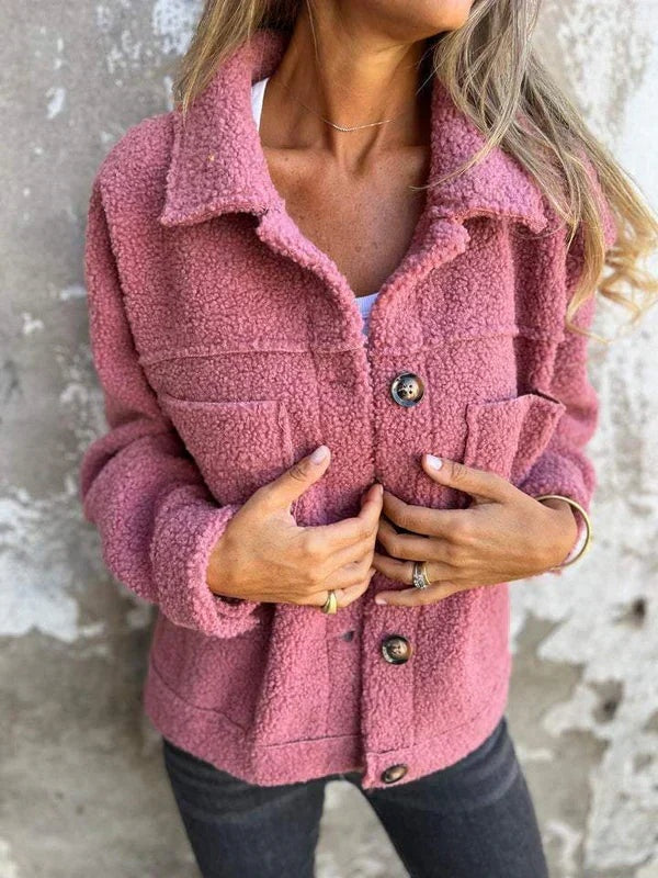 Willow™ | Chaqueta corta de borreguito con solapa y botones