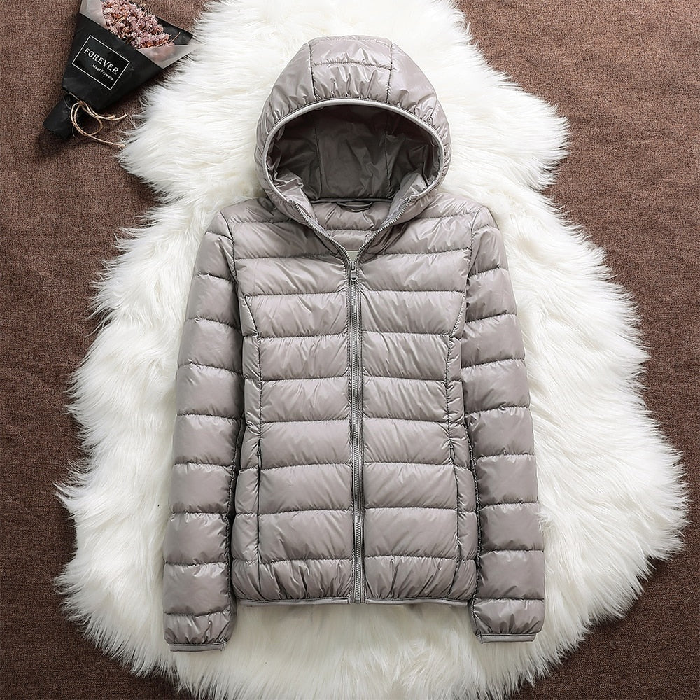 Madeline™ | Chaqueta acolchada ligera plegable con capucha