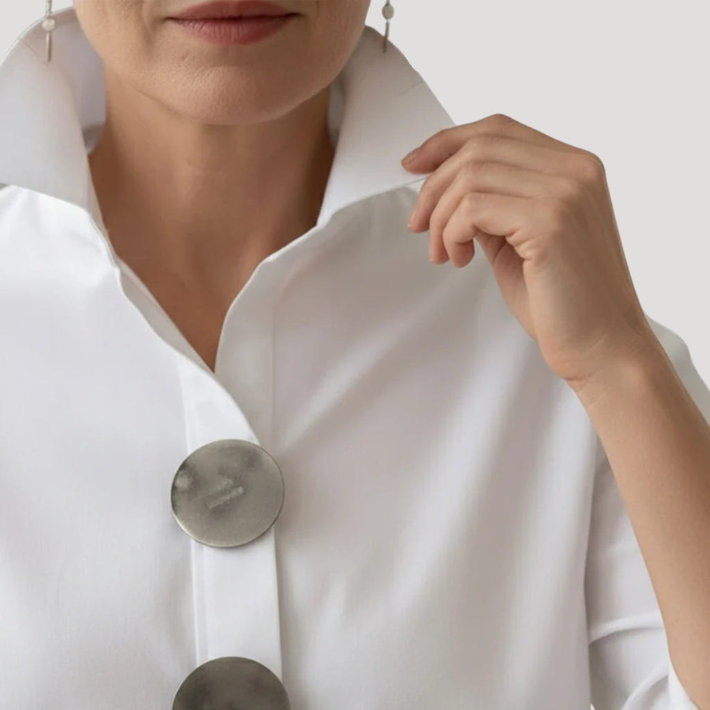 Sarah™ | Blusa elegante de cuello alto con botones