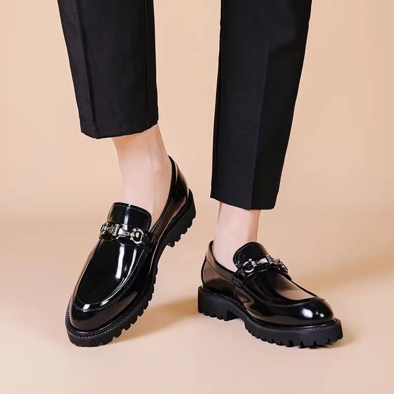 Roland™ | Mocasines de piel con hebilla y suela track