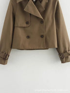 Lily™ | Gabardina corta cruzada con puños de hebilla