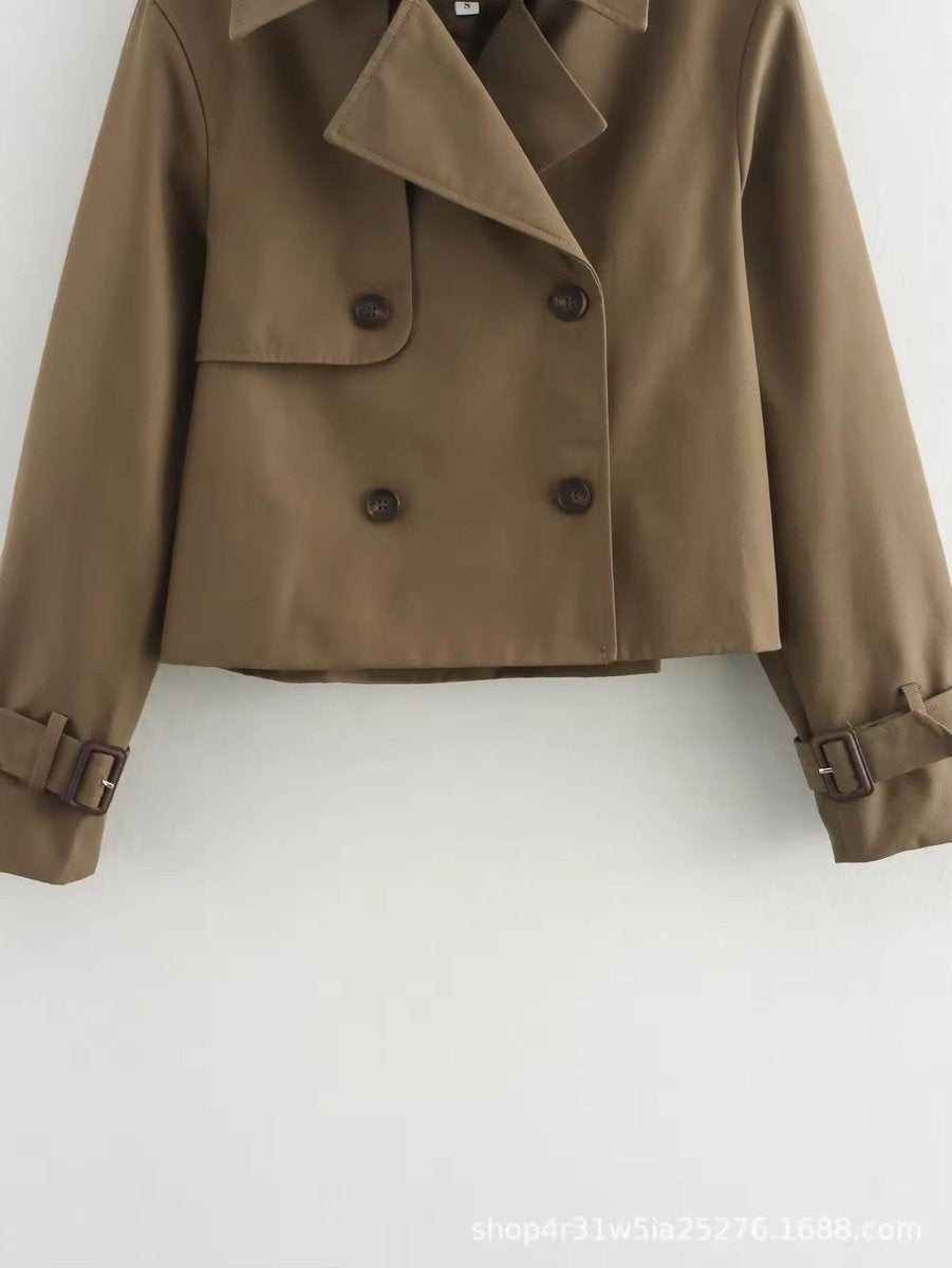 Lily™ | Gabardina corta cruzada con puños de hebilla