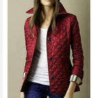 Genevieve™ | Cazadora acolchada con cuello solapa y botones