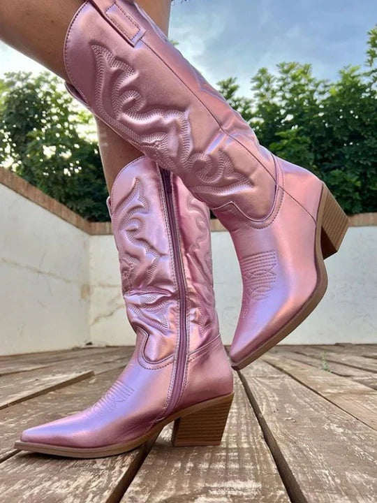Gemma™ | Botas camperas altas bordadas