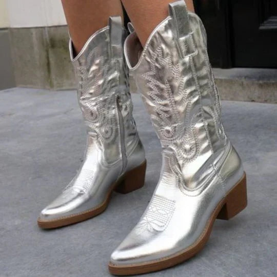 Gemma™ | Botas camperas altas bordadas
