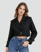 Riley™ | Gabardina corta cruzada con cinturón