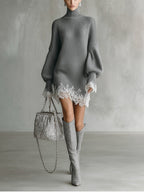 Gemma™ | Vestido corto de punto con cuello alto y encaje