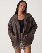 Angela™ | Chaqueta oversize efecto piel con cremallera y solapas