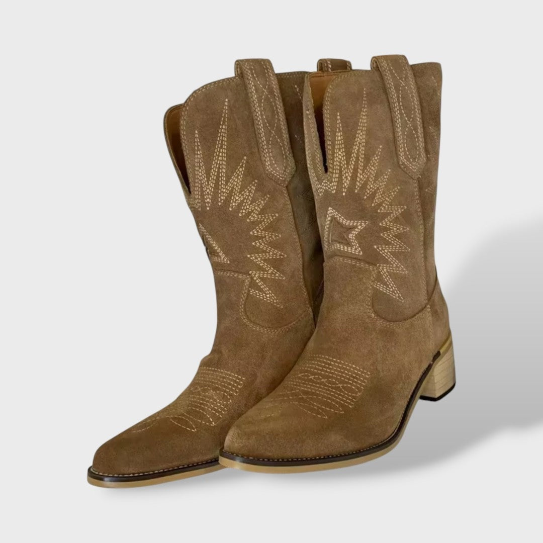 Ariana™ | Botas camperas de piel bordadas de media caña