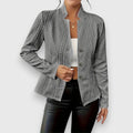 Abigail™ | Jersey de cuello alto con punto de ochos entallado
