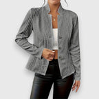 Abigail™ | Jersey de cuello alto con punto de ochos entallado
