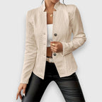 Abigail™ | Jersey de cuello alto con punto de ochos entallado