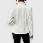 Abigail™ | Jersey de cuello alto con punto de ochos entallado
