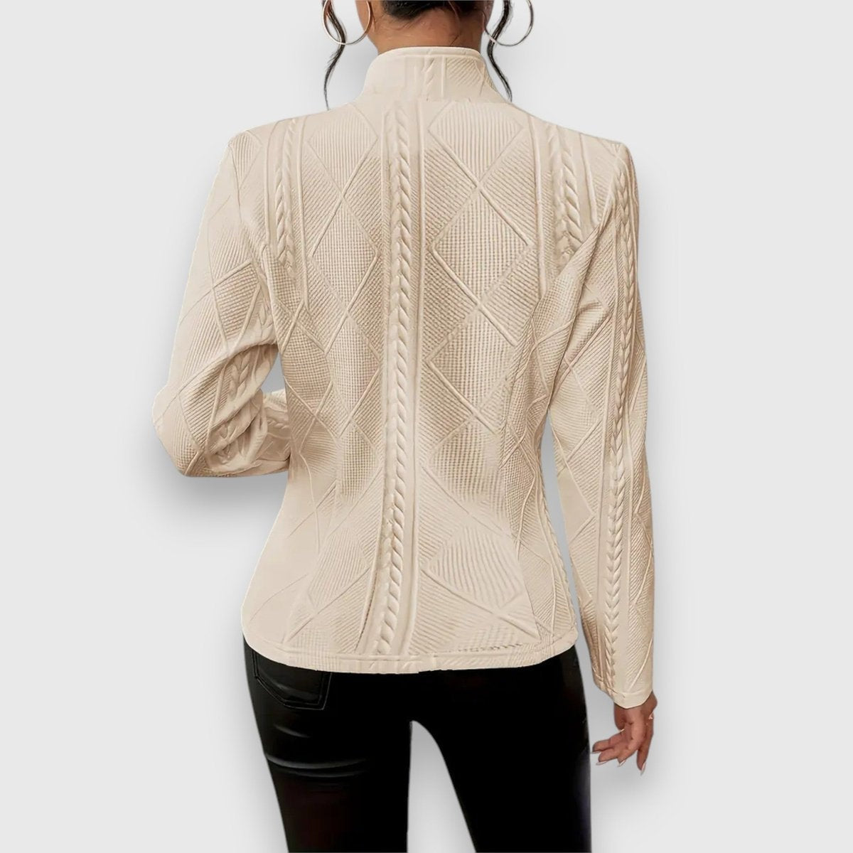 Abigail™ | Jersey de cuello alto con punto de ochos entallado