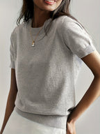 Emily™ | Jersey fino de punto de manga corta y cuello redondo