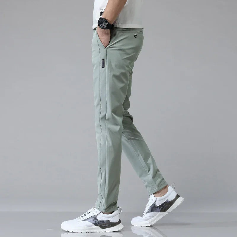 Blake™ | Pantalón chino tobillero slim ultraligero