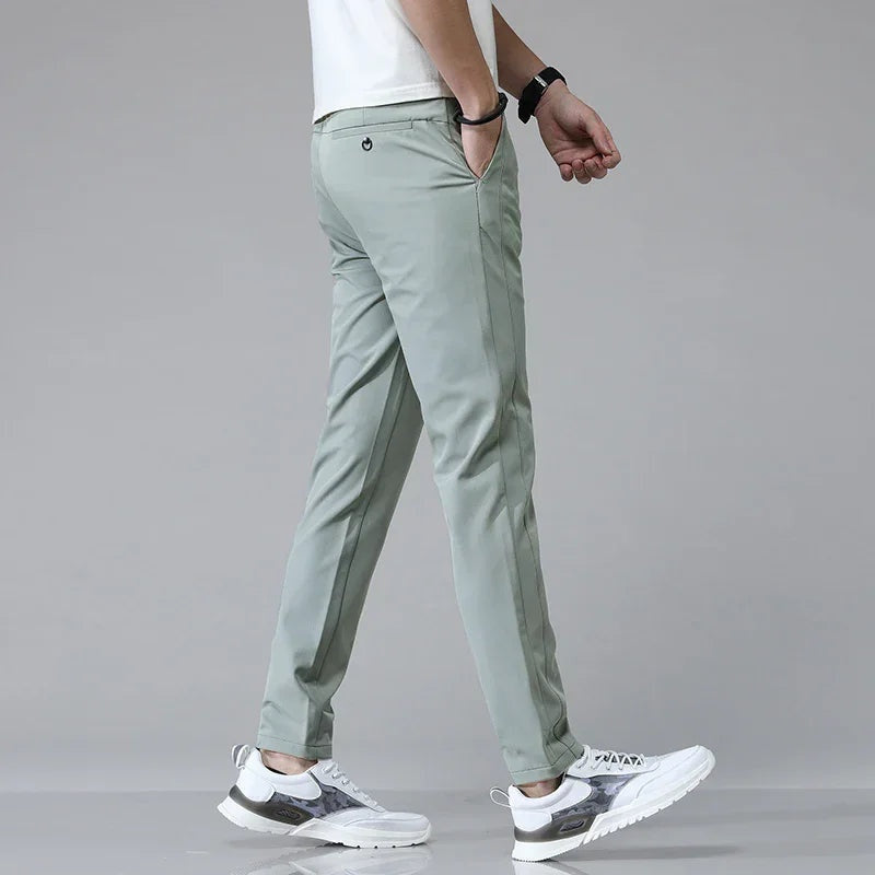 Blake™ | Pantalón chino tobillero slim ultraligero