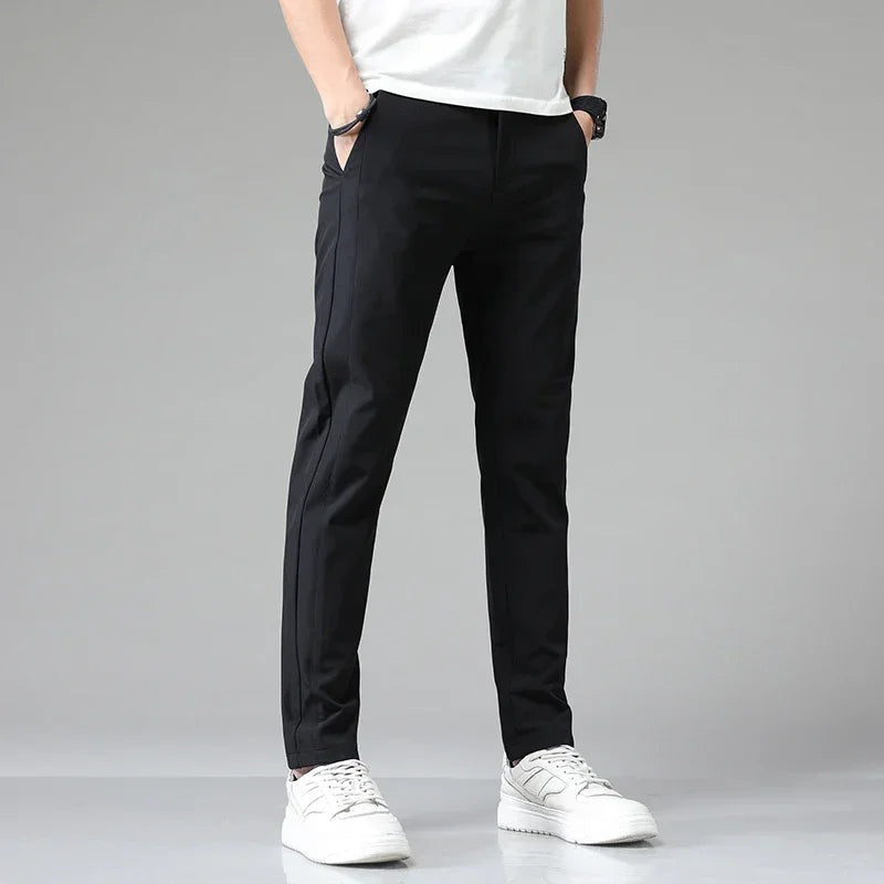 Blake™ | Pantalón chino tobillero slim ultraligero