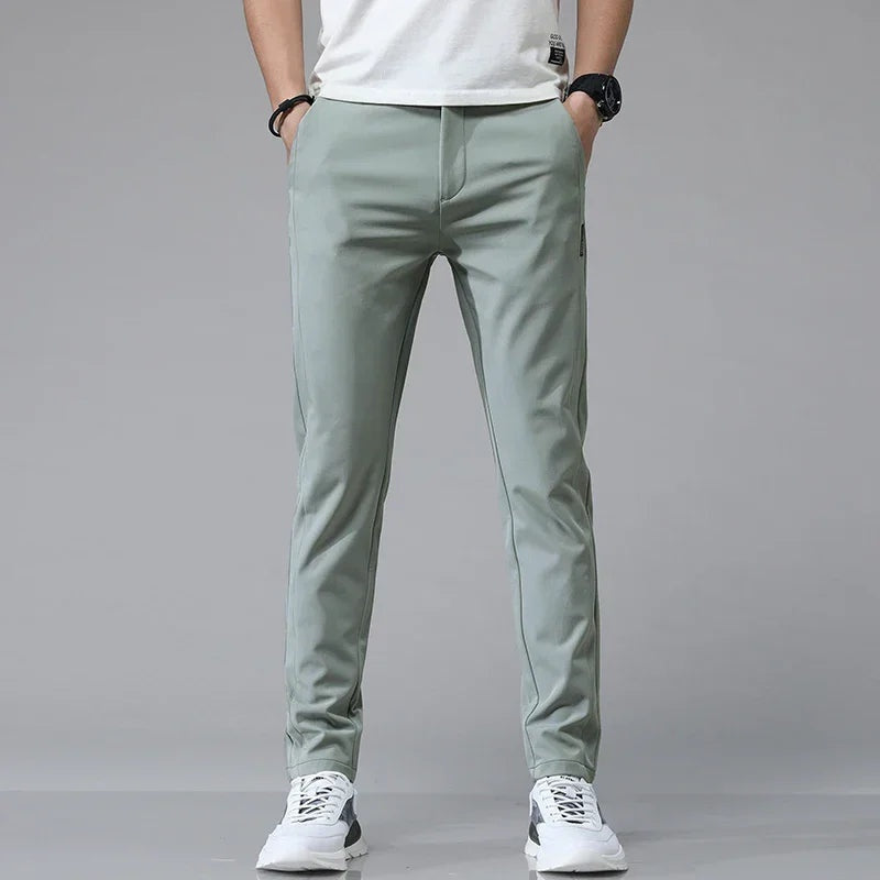 Blake™ | Pantalón chino tobillero slim ultraligero