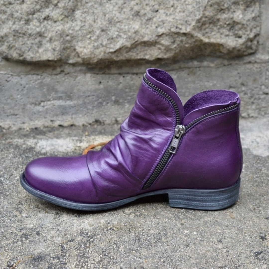 Alexandra™ | Botines de piel fruncida con cremallera y tacón bajo