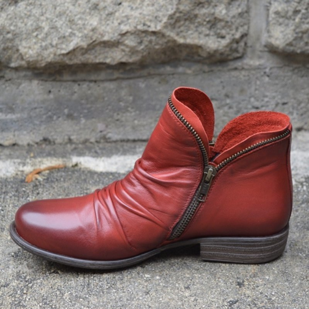 Alexandra™ | Botines de piel fruncida con cremallera y tacón bajo