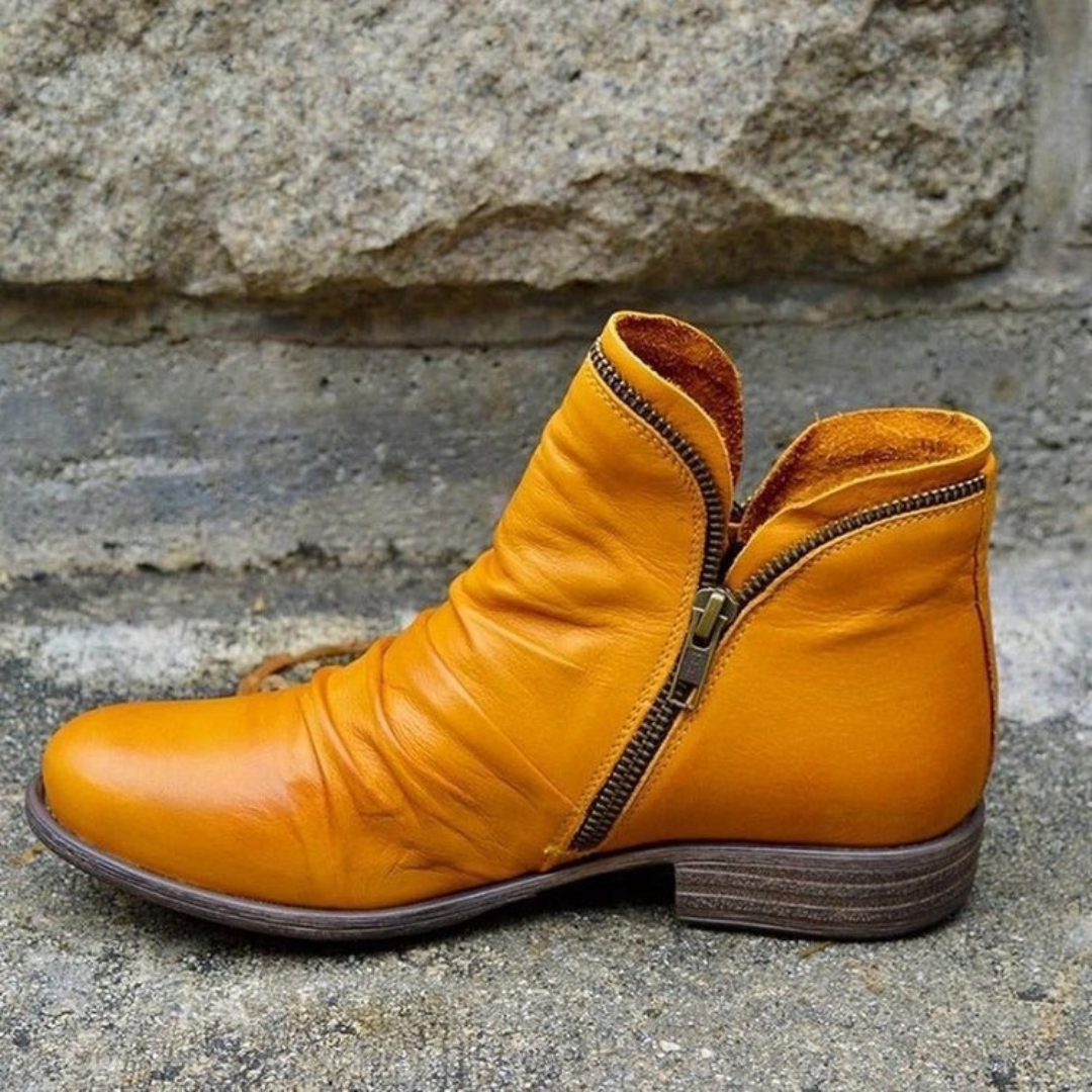 Alexandra™ | Botines de piel fruncida con cremallera y tacón bajo