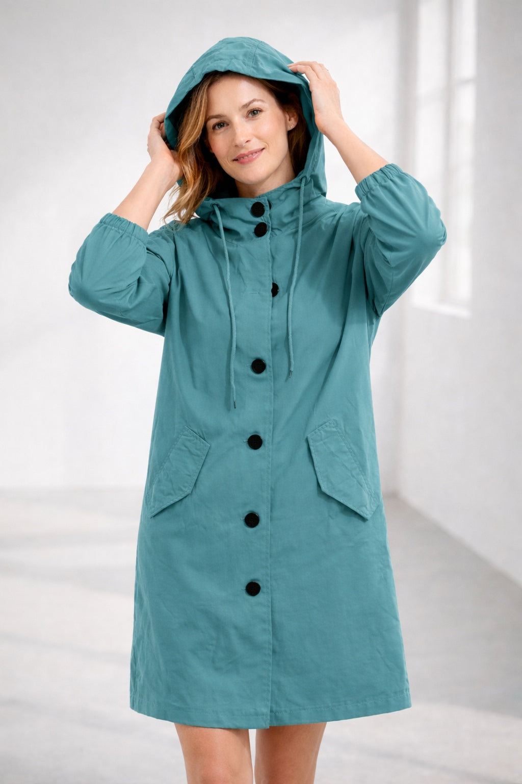 Katherine™ | Chaqueta ligera con capucha, botones y manga 3/4
