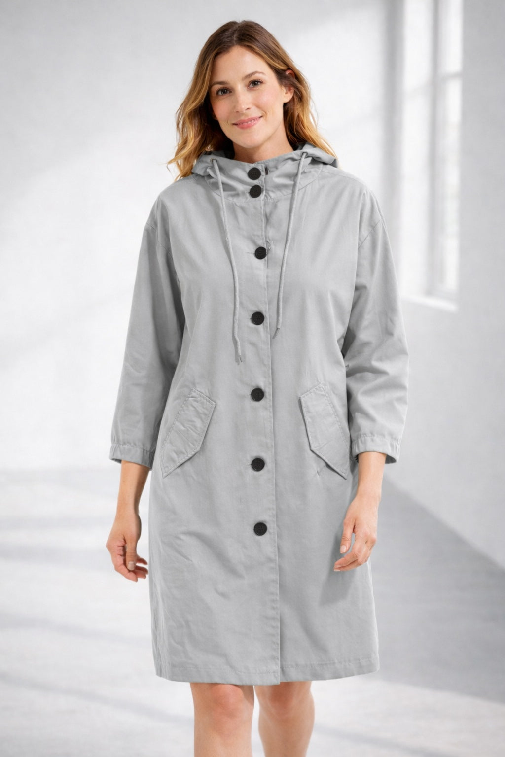 Katherine™ | Chaqueta ligera con capucha, botones y manga 3/4