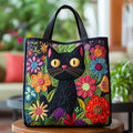 Gato negro con flores