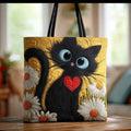 Gato negro con corazón