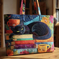 Gato negro con libros