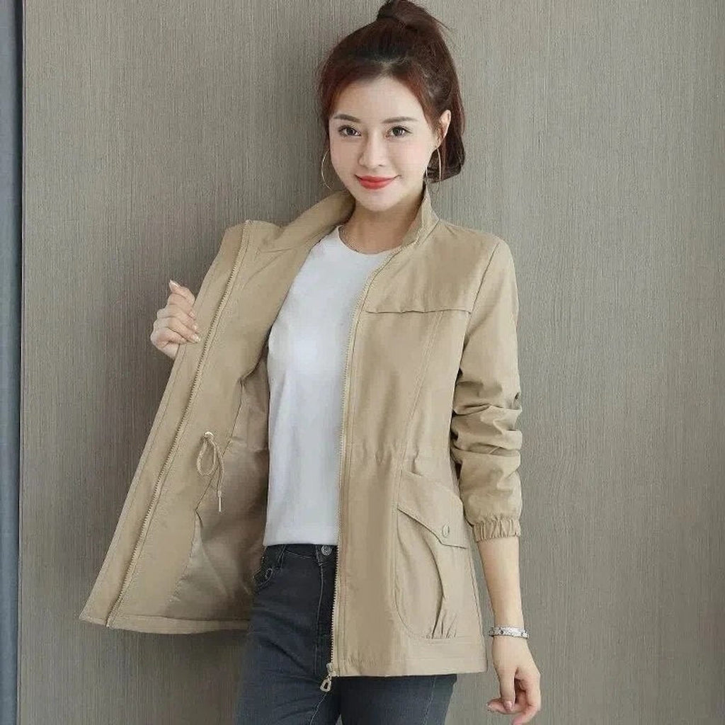 Sophia™ | Chaqueta militar ligera con cintura ajustable