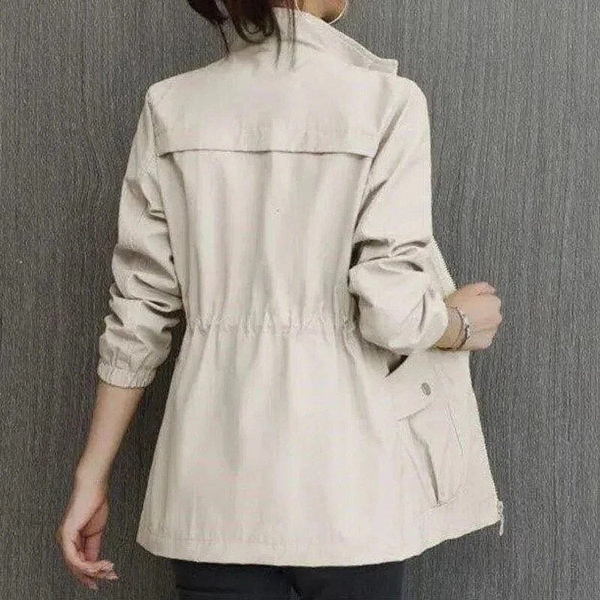 Sophia™ | Chaqueta militar ligera con cintura ajustable
