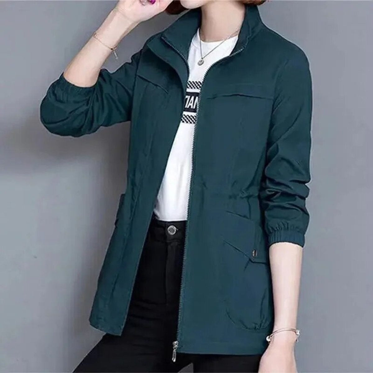 Sophia™ | Chaqueta militar ligera con cintura ajustable
