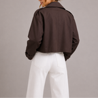 Lydia™ | Gabardina corta cruzada con solapas